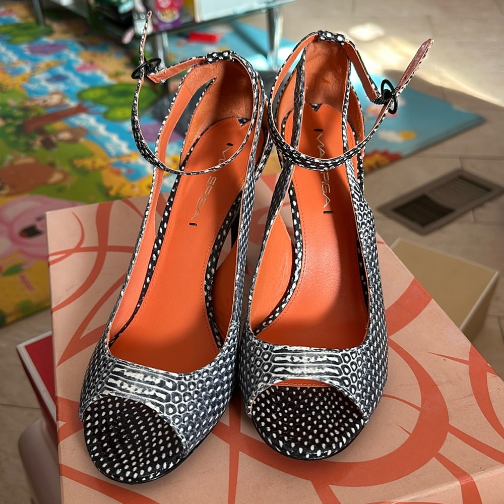 New with box- Via Spiga Rochelle Heel